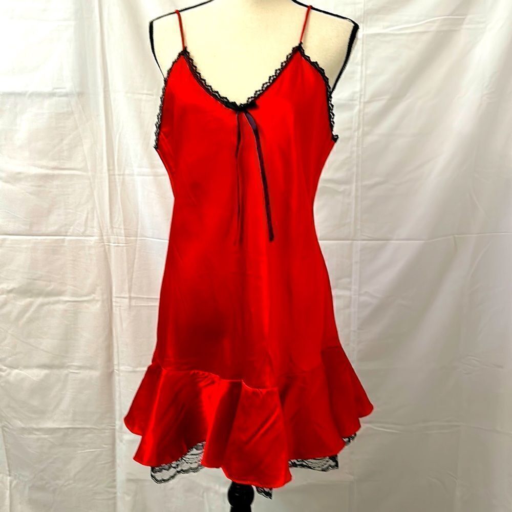 Lady cameo nightgown shiny red satin size L